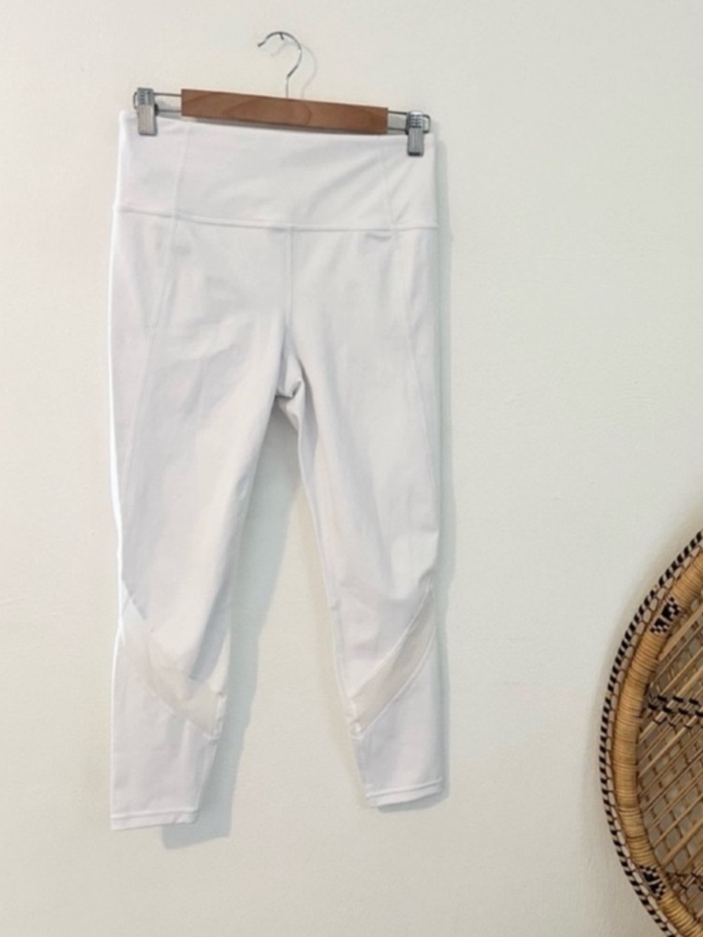 ATHLETA Eclipse 7/8 Tight Workout Pants white leggings 
size medium